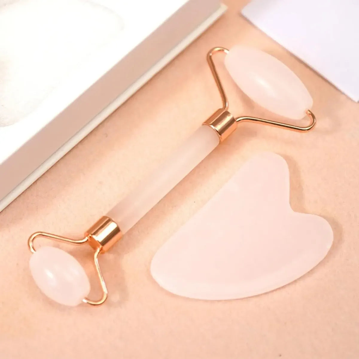 Rodillo Facial de Cuarzo Rosa + Gua Sha